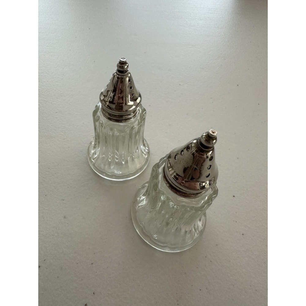 Vintage/Retro Mini Clear Ribbed Glass Salt & Pepper Shakers Silver Metal Lids - Picture 5 of 5